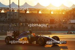 Felipe Nasr (BRA) Sauber C34. 27.11.2015. Formula 1 World Championship, Rd 19, Abu Dhabi Grand Prix, Yas Marina Circuit, Abu Dhabi, Practice Day.