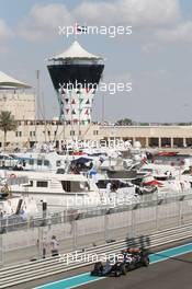 Nico Hulkenberg (GER) Sahara Force India F1 VJM08. 27.11.2015. Formula 1 World Championship, Rd 19, Abu Dhabi Grand Prix, Yas Marina Circuit, Abu Dhabi, Practice Day.