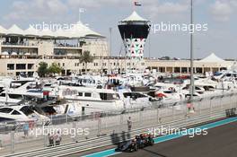 Nico Hulkenberg (GER) Sahara Force India F1 VJM08. 27.11.2015. Formula 1 World Championship, Rd 19, Abu Dhabi Grand Prix, Yas Marina Circuit, Abu Dhabi, Practice Day.