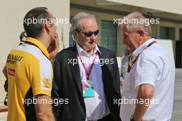 (L to R): Cyril Abiteboul (FRA) Renault Sport F1 Managing Director with Jerome Stoll (FRA) Renault Sport F1 President and Dr Helmut Marko (AUT) Red Bull Motorsport Consultant. 27.11.2015. Formula 1 World Championship, Rd 19, Abu Dhabi Grand Prix, Yas Marina Circuit, Abu Dhabi, Practice Day.