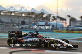 Nico Hulkenberg (GER) Sahara Force India F1 VJM08. 27.11.2015. Formula 1 World Championship, Rd 19, Abu Dhabi Grand Prix, Yas Marina Circuit, Abu Dhabi, Practice Day.