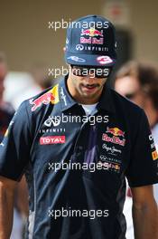 Daniel Ricciardo (AUS) Red Bull Racing. 27.11.2015. Formula 1 World Championship, Rd 19, Abu Dhabi Grand Prix, Yas Marina Circuit, Abu Dhabi, Practice Day.