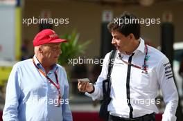 (L to R): Niki Lauda (AUT) Mercedes Non-Executive Chairman with Toto Wolff (GER) Mercedes AMG F1 Shareholder and Executive Director. 27.11.2015. Formula 1 World Championship, Rd 19, Abu Dhabi Grand Prix, Yas Marina Circuit, Abu Dhabi, Practice Day.