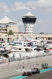 Fernando Alonso (ESP) McLaren MP4-30. 27.11.2015. Formula 1 World Championship, Rd 19, Abu Dhabi Grand Prix, Yas Marina Circuit, Abu Dhabi, Practice Day.