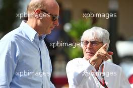 (L to R): Donald Mackenzie (GBR) CVC Capital Partners Managing Partner, Co Head of Global Investments with Bernie Ecclestone (GBR). 27.11.2015. Formula 1 World Championship, Rd 19, Abu Dhabi Grand Prix, Yas Marina Circuit, Abu Dhabi, Practice Day.
