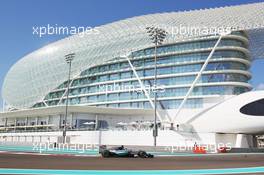 Lewis Hamilton (GBR) Mercedes AMG F1 W06. 27.11.2015. Formula 1 World Championship, Rd 19, Abu Dhabi Grand Prix, Yas Marina Circuit, Abu Dhabi, Practice Day.