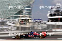 Max Verstappen (NL), Scuderia Toro Rosso  27.11.2015. Formula 1 World Championship, Rd 19, Abu Dhabi Grand Prix, Yas Marina Circuit, Abu Dhabi, Practice Day.