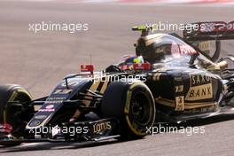 Pastor Maldonado (VEN), Lotus F1 Team  27.11.2015. Formula 1 World Championship, Rd 19, Abu Dhabi Grand Prix, Yas Marina Circuit, Abu Dhabi, Practice Day.