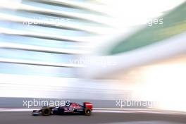 Max Verstappen (NL), Scuderia Toro Rosso  27.11.2015. Formula 1 World Championship, Rd 19, Abu Dhabi Grand Prix, Yas Marina Circuit, Abu Dhabi, Practice Day.