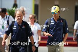 (L to R): Joseph Lieberer (SUI) Sauber Physio with Felipe Nasr (BRA) Sauber F1 Team. 27.11.2015. Formula 1 World Championship, Rd 19, Abu Dhabi Grand Prix, Yas Marina Circuit, Abu Dhabi, Practice Day.