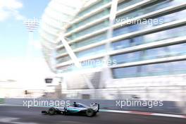 Lewis Hamilton (GBR), Mercedes AMG F1 Team  27.11.2015. Formula 1 World Championship, Rd 19, Abu Dhabi Grand Prix, Yas Marina Circuit, Abu Dhabi, Practice Day.