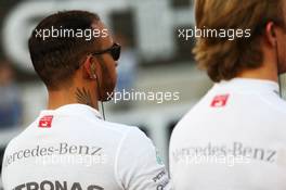 Lewis Hamilton (GBR) Mercedes AMG F1 on the grid. 29.11.2015. Formula 1 World Championship, Rd 19, Abu Dhabi Grand Prix, Yas Marina Circuit, Abu Dhabi, Race Day.