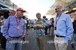 Niki Lauda (AUT) Mercedes Non-Executive Chairman (Left) and Donald Mackenzie (GBR) CVC Capital Partners Managing Partner, Co Head of Global Investments (Right). 29.11.2015. Formula 1 World Championship, Rd 19, Abu Dhabi Grand Prix, Yas Marina Circuit, Abu Dhabi, Race Day.