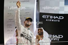 Lewis Hamilton (GBR) Mercedes AMG F1 celebrates his second position on the podium. 29.11.2015. Formula 1 World Championship, Rd 19, Abu Dhabi Grand Prix, Yas Marina Circuit, Abu Dhabi, Race Day.