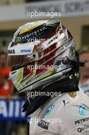 Lewis Hamilton (GBR) Mercedes AMG F1 in parc ferme. 29.11.2015. Formula 1 World Championship, Rd 19, Abu Dhabi Grand Prix, Yas Marina Circuit, Abu Dhabi, Race Day.