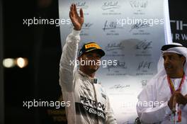 2nd place Lewis Hamilton (GBR) Mercedes AMG F1 W06. 29.11.2015. Formula 1 World Championship, Rd 19, Abu Dhabi Grand Prix, Yas Marina Circuit, Abu Dhabi, Race Day.