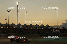 Daniel Ricciardo (AUS) Red Bull Racing RB11. 29.11.2015. Formula 1 World Championship, Rd 19, Abu Dhabi Grand Prix, Yas Marina Circuit, Abu Dhabi, Race Day.