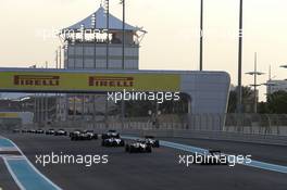 The start of the race. 29.11.2015. Formula 1 World Championship, Rd 19, Abu Dhabi Grand Prix, Yas Marina Circuit, Abu Dhabi, Race Day.