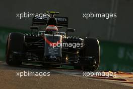 Jenson Button (GBR), McLaren Honda  29.11.2015. Formula 1 World Championship, Rd 19, Abu Dhabi Grand Prix, Yas Marina Circuit, Abu Dhabi, Race Day.