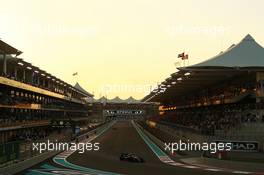 Jenson Button (GBR) McLaren MP4-30. 29.11.2015. Formula 1 World Championship, Rd 19, Abu Dhabi Grand Prix, Yas Marina Circuit, Abu Dhabi, Race Day.