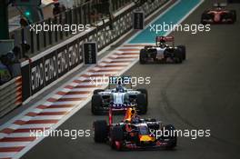 Daniil Kvyat (RUS) Red Bull Racing RB11. 29.11.2015. Formula 1 World Championship, Rd 19, Abu Dhabi Grand Prix, Yas Marina Circuit, Abu Dhabi, Race Day.