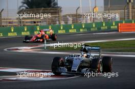 Lewis Hamilton (GBR) Mercedes AMG F1 W06. 29.11.2015. Formula 1 World Championship, Rd 19, Abu Dhabi Grand Prix, Yas Marina Circuit, Abu Dhabi, Race Day.
