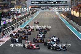 Lewis Hamilton (GBR) Mercedes AMG F1 W06 and Kimi Raikkonen (FIN) Ferrari SF15-T at the start of the race. 29.11.2015. Formula 1 World Championship, Rd 19, Abu Dhabi Grand Prix, Yas Marina Circuit, Abu Dhabi, Race Day.