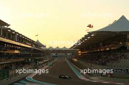 Sergio Perez (MEX) Sahara Force India F1 VJM08. 29.11.2015. Formula 1 World Championship, Rd 19, Abu Dhabi Grand Prix, Yas Marina Circuit, Abu Dhabi, Race Day.