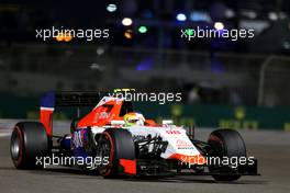 Roberto Merhi (SPA), Manor F1 Team  29.11.2015. Formula 1 World Championship, Rd 19, Abu Dhabi Grand Prix, Yas Marina Circuit, Abu Dhabi, Race Day.