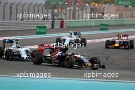 Carlos Sainz (ESP), Scuderia Toro Rosso  29.11.2015. Formula 1 World Championship, Rd 19, Abu Dhabi Grand Prix, Yas Marina Circuit, Abu Dhabi, Race Day.