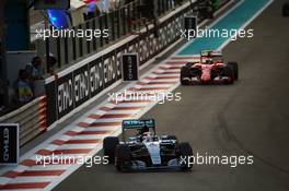 Lewis Hamilton (GBR) Mercedes AMG F1 W06. 29.11.2015. Formula 1 World Championship, Rd 19, Abu Dhabi Grand Prix, Yas Marina Circuit, Abu Dhabi, Race Day.