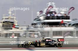 Romain Grosjean (FRA) Lotus F1 E23. 28.11.2015. Formula 1 World Championship, Rd 19, Abu Dhabi Grand Prix, Yas Marina Circuit, Abu Dhabi, Qualifying Day.