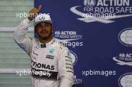 Lewis Hamilton (GBR) Mercedes AMG F1. 28.11.2015. Formula 1 World Championship, Rd 19, Abu Dhabi Grand Prix, Yas Marina Circuit, Abu Dhabi, Qualifying Day.