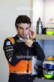 Sergio Perez (MEX) Sahara Force India F1. 28.11.2015. Formula 1 World Championship, Rd 19, Abu Dhabi Grand Prix, Yas Marina Circuit, Abu Dhabi, Qualifying Day.