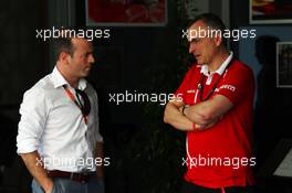 (L to R): Stephen Fitzpatrick (GBR) Manor Marussia F1 Team Investor with John McQuilliam (GBR) Manor Marussia F1 Team Technical Director. 28.11.2015. Formula 1 World Championship, Rd 19, Abu Dhabi Grand Prix, Yas Marina Circuit, Abu Dhabi, Qualifying Day.
