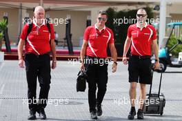 (L to R): John Booth (GBR) Manor Marussia F1 Team Team Principal with Graeme Lowdon (GBR) Manor Marussia F1 Team Chief Executive Officer and Marc Hynes (GBR) Manor Marussia F1 Team Driver Coach. 28.11.2015. Formula 1 World Championship, Rd 19, Abu Dhabi Grand Prix, Yas Marina Circuit, Abu Dhabi, Qualifying Day.
