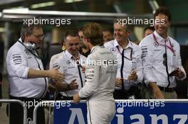 Pole position for Nico Rosberg (GER) Mercedes AMG F1 W06. 28.11.2015. Formula 1 World Championship, Rd 19, Abu Dhabi Grand Prix, Yas Marina Circuit, Abu Dhabi, Qualifying Day.