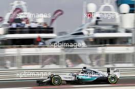 Lewis Hamilton (GBR) Mercedes AMG F1 W06. 28.11.2015. Formula 1 World Championship, Rd 19, Abu Dhabi Grand Prix, Yas Marina Circuit, Abu Dhabi, Qualifying Day.