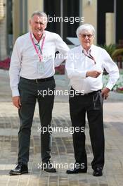 (L to R): Marcello Lotti (ITA) TCR International Series Chief Executive with Bernie Ecclestone (GBR). 28.11.2015. Formula 1 World Championship, Rd 19, Abu Dhabi Grand Prix, Yas Marina Circuit, Abu Dhabi, Qualifying Day.