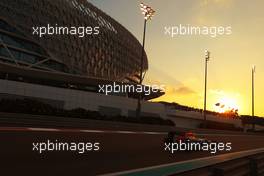 Daniil Kvyat (RUS), Red Bull Racing  28.11.2015. Formula 1 World Championship, Rd 19, Abu Dhabi Grand Prix, Yas Marina Circuit, Abu Dhabi, Qualifying Day.