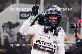 Nico Rosberg (GER) Mercedes AMG F1 celebrates his pole position in parc ferme. 28.11.2015. Formula 1 World Championship, Rd 19, Abu Dhabi Grand Prix, Yas Marina Circuit, Abu Dhabi, Qualifying Day.