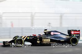 Romain Grosjean (FRA) Lotus F1 E23. 28.11.2015. Formula 1 World Championship, Rd 19, Abu Dhabi Grand Prix, Yas Marina Circuit, Abu Dhabi, Qualifying Day.