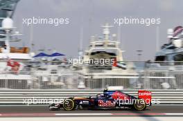 Carlos Sainz Jr (ESP) Scuderia Toro Rosso STR10. 28.11.2015. Formula 1 World Championship, Rd 19, Abu Dhabi Grand Prix, Yas Marina Circuit, Abu Dhabi, Qualifying Day.