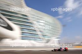 Carlos Sainz Jr (ESP) Scuderia Toro Rosso STR10. 28.11.2015. Formula 1 World Championship, Rd 19, Abu Dhabi Grand Prix, Yas Marina Circuit, Abu Dhabi, Qualifying Day.