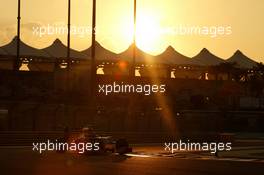 Daniil Kvyat (RUS) Red Bull Racing RB11. 28.11.2015. Formula 1 World Championship, Rd 19, Abu Dhabi Grand Prix, Yas Marina Circuit, Abu Dhabi, Qualifying Day.