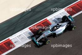 Lewis Hamilton (GBR), Mercedes AMG F1 Team  28.11.2015. Formula 1 World Championship, Rd 19, Abu Dhabi Grand Prix, Yas Marina Circuit, Abu Dhabi, Qualifying Day.