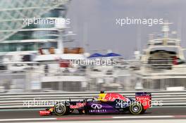 Daniel Ricciardo (AUS) Red Bull Racing RB11. 28.11.2015. Formula 1 World Championship, Rd 19, Abu Dhabi Grand Prix, Yas Marina Circuit, Abu Dhabi, Qualifying Day.