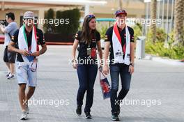(L to R): Carlos Sainz Jr (ESP) Scuderia Toro Rosso with Tabatha Valles (ESP) Scuderia Toro Rosso Press Officer and Max Verstappen (NLD) Scuderia Toro Rosso. 28.11.2015. Formula 1 World Championship, Rd 19, Abu Dhabi Grand Prix, Yas Marina Circuit, Abu Dhabi, Qualifying Day.