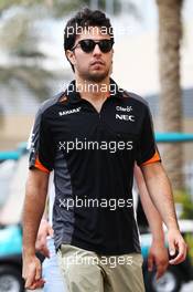 Sergio Perez (MEX) Sahara Force India F1. 28.11.2015. Formula 1 World Championship, Rd 19, Abu Dhabi Grand Prix, Yas Marina Circuit, Abu Dhabi, Qualifying Day.