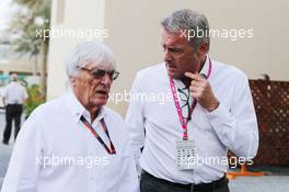 (L to R): Bernie Ecclestone (GBR) with Marcello Lotti (ITA) TCR International Series Chief Executive. 28.11.2015. Formula 1 World Championship, Rd 19, Abu Dhabi Grand Prix, Yas Marina Circuit, Abu Dhabi, Qualifying Day.